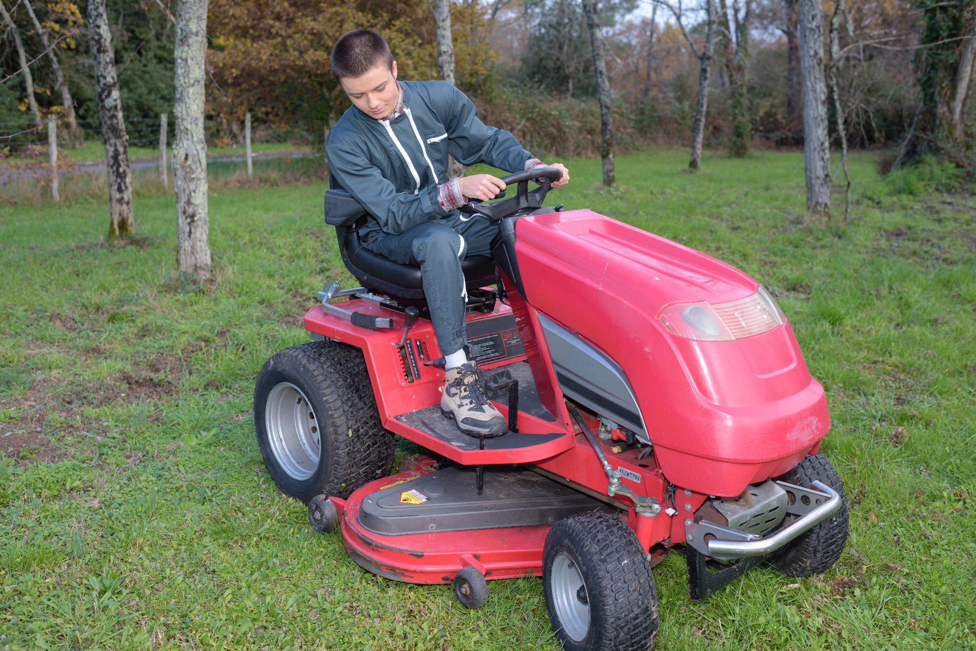 Vrtni traktor pa ni samo pripomoček za košnjo.